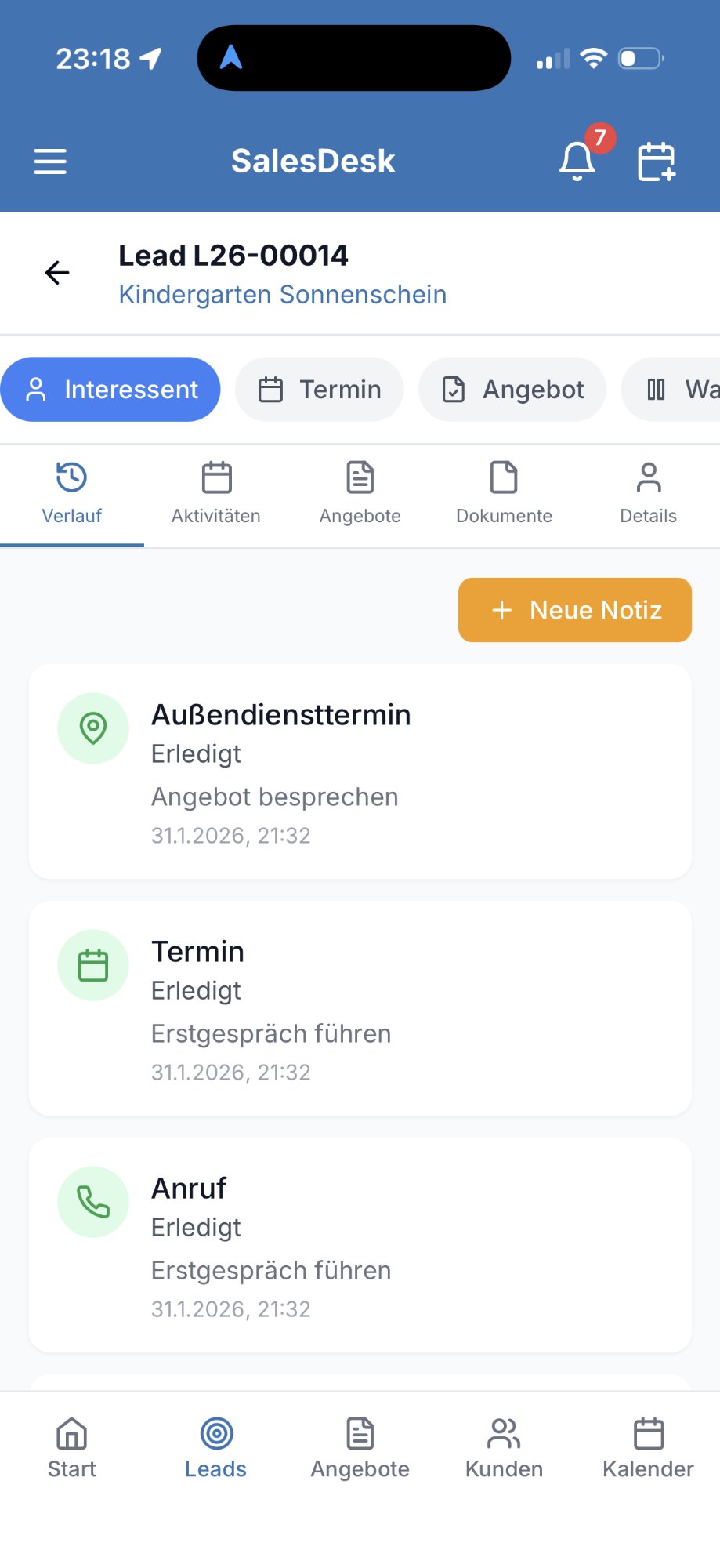 SalesDesk Lead-Detail auf iPhone – Verlauf mit Außendienstterminen, Anrufen und Notizen für Kindergarten Sonnenschein