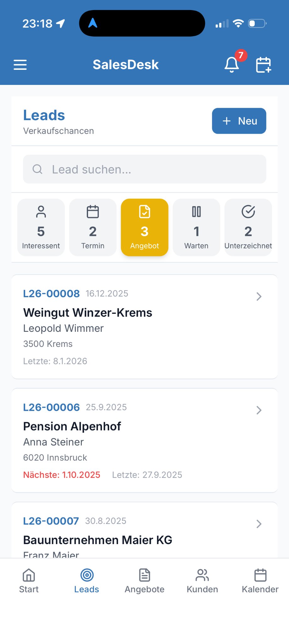 SalesDesk Leads auf iPhone – Lead-Liste mit Suchfunktion, Status-Filtern für Interessent, Termin, Angebot und Unterzeichnet